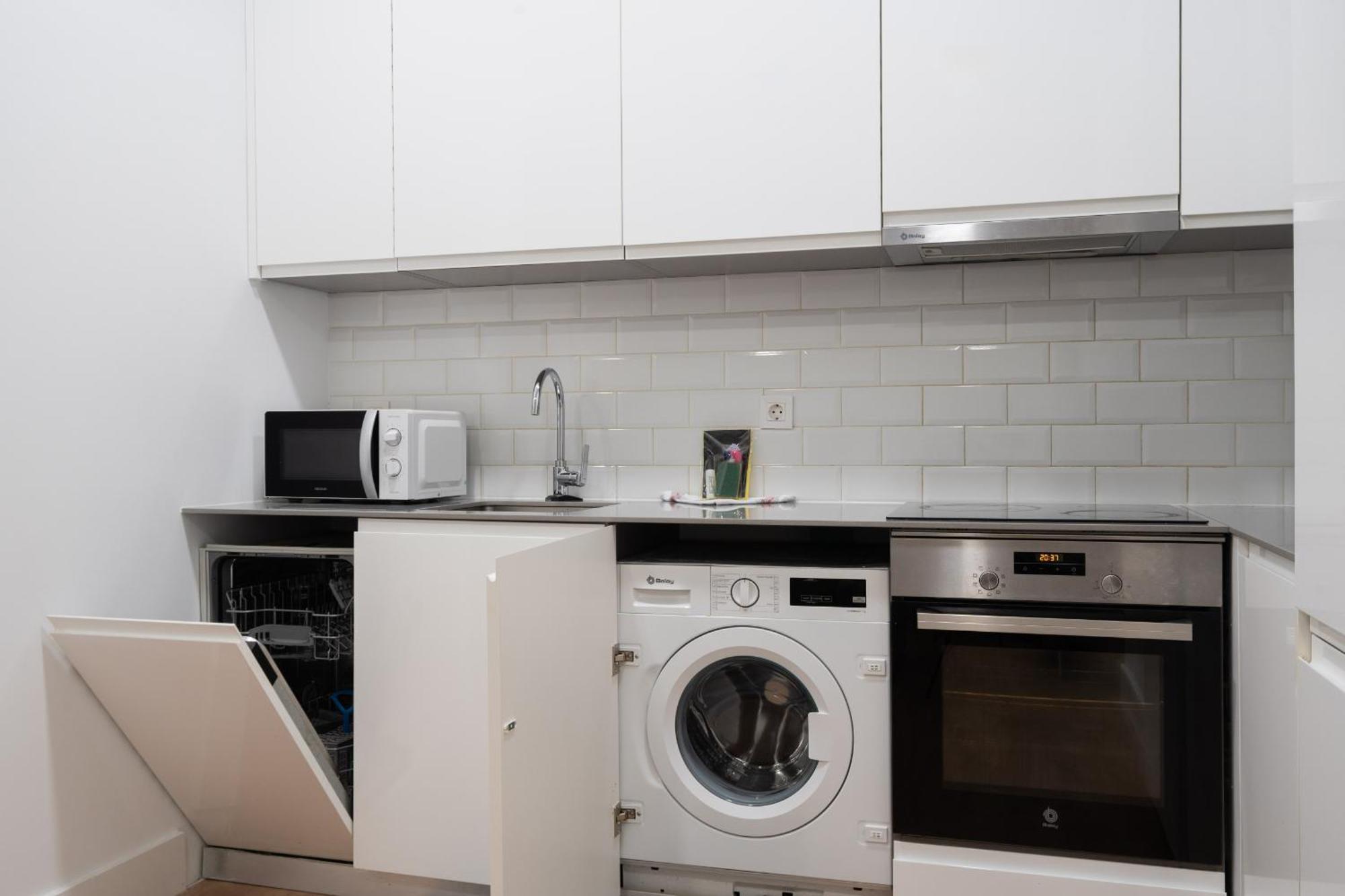 Apartamentos Reformados En Metro Pacifico Alquiler Temporal Мадрид Экстерьер фото