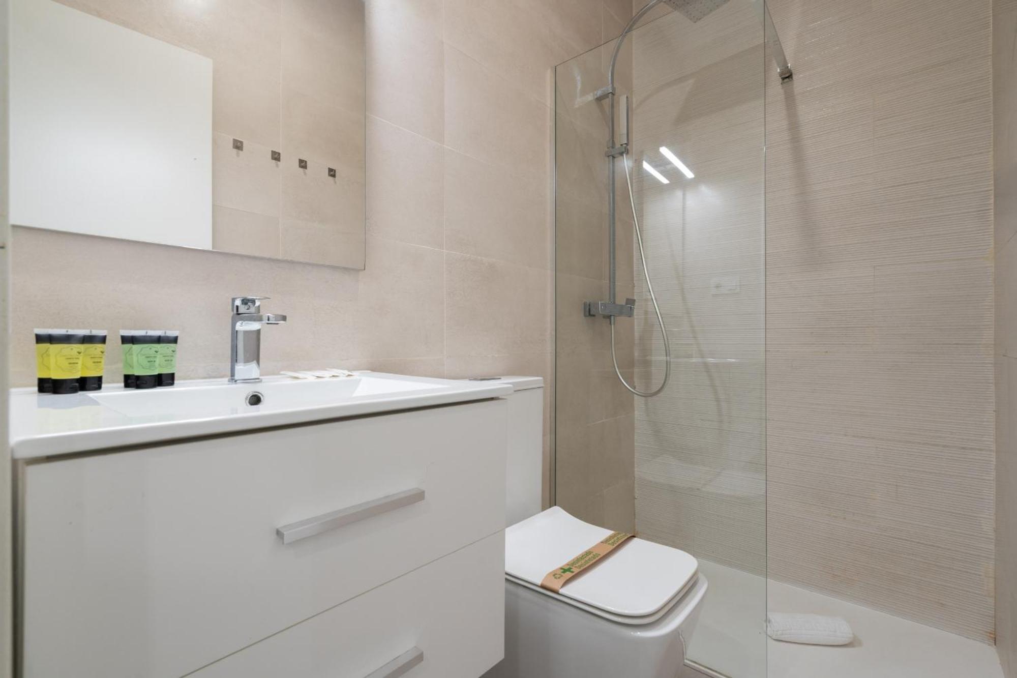 Apartamentos Reformados En Metro Pacifico Alquiler Temporal Мадрид Экстерьер фото